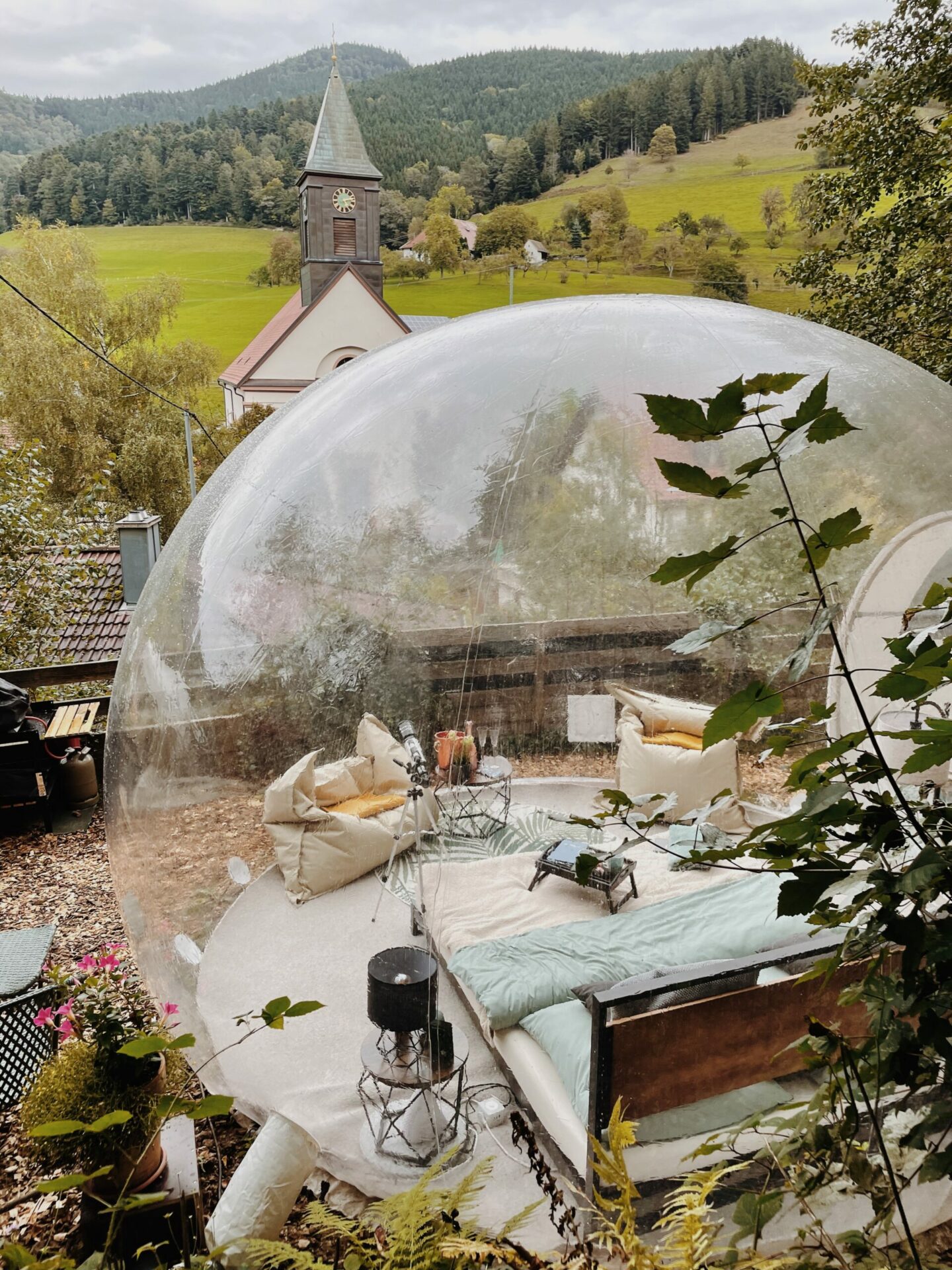 Ausblick auf das Tal Elztal im Bubble Tent